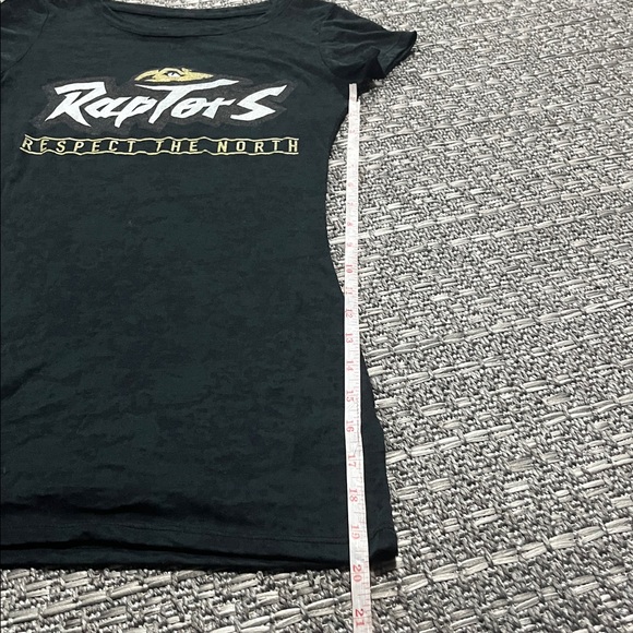 Mitchell & Ness | Toronto Raptors T-Shirt - Picture 8 of 9